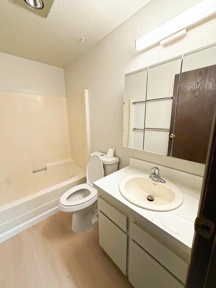 2208 W 13th Ave #B - Photo 3 of 16
