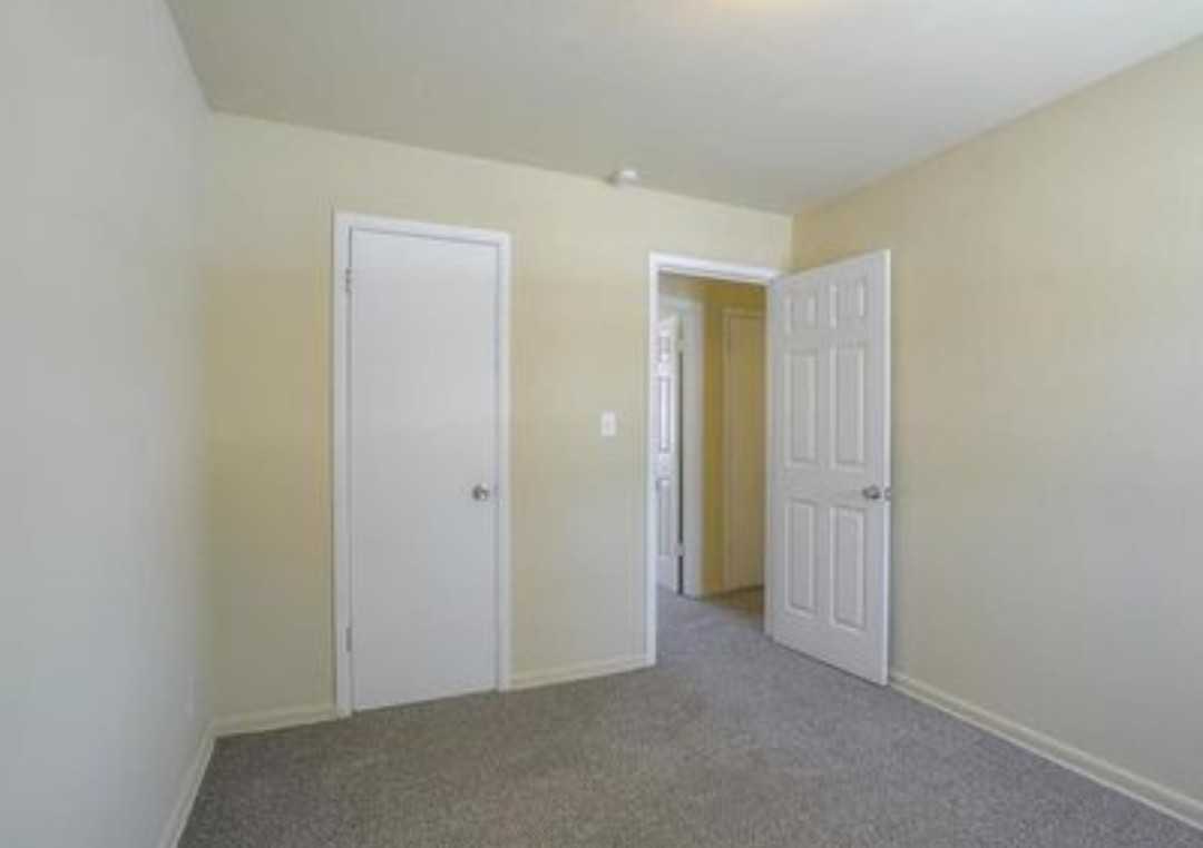 3204 N Pleasant St #NA - Photo 2 of 17