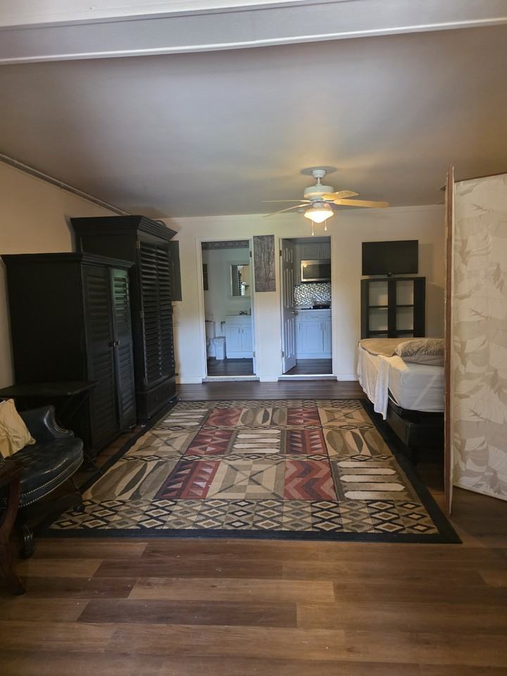 10504 Dexter Dr W #HOME - Photo 3 of 8