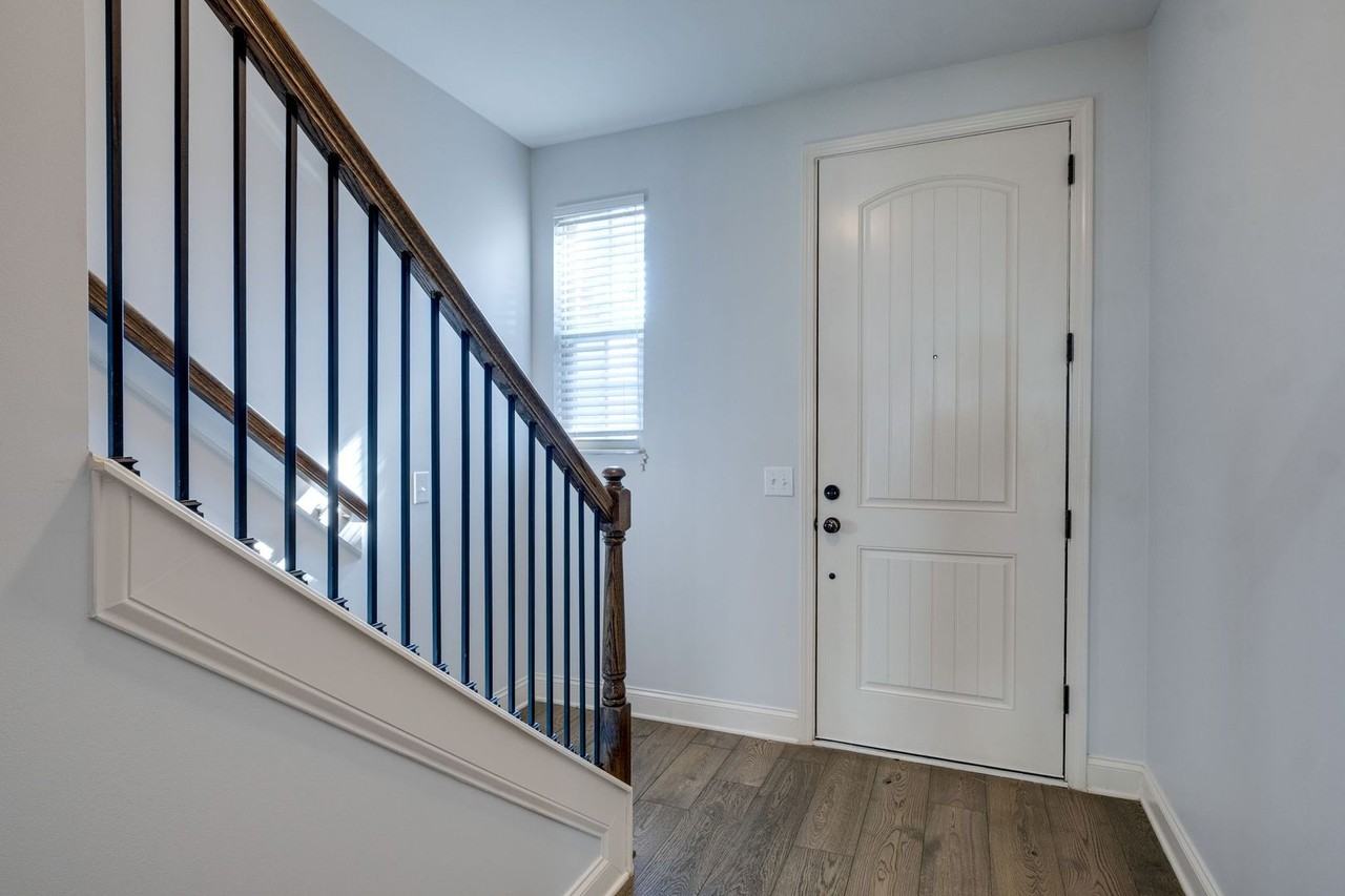 216 Bixby Private Ln - Photo 4 of 31