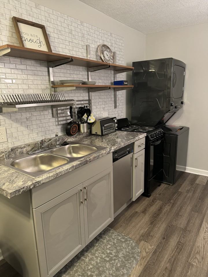 565 Aristocrat Dr #NA - Photo 4 of 4