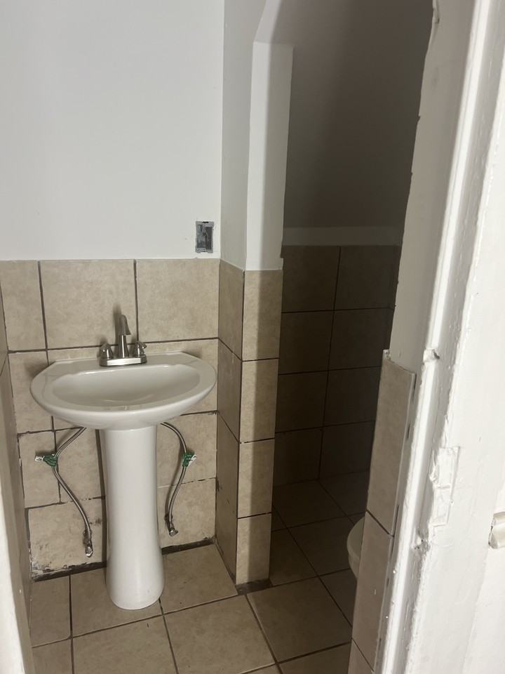 111 Park Pl #B - Photo 6 of 8