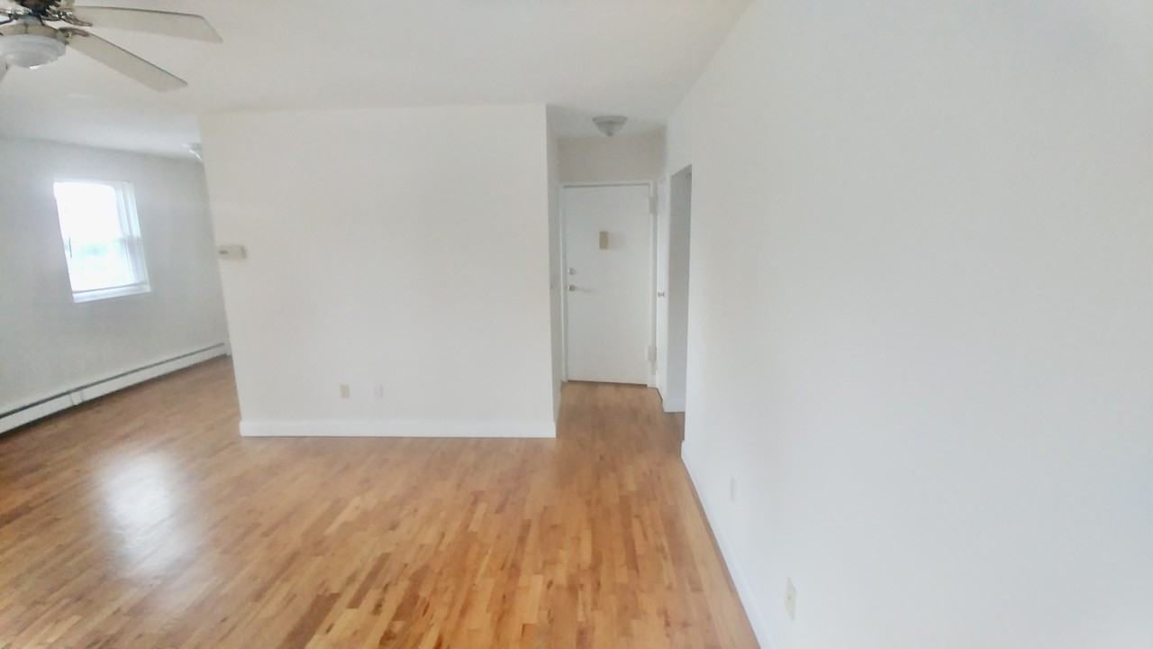 1055 Cortlandt Avenue - Photo 3 of 5
