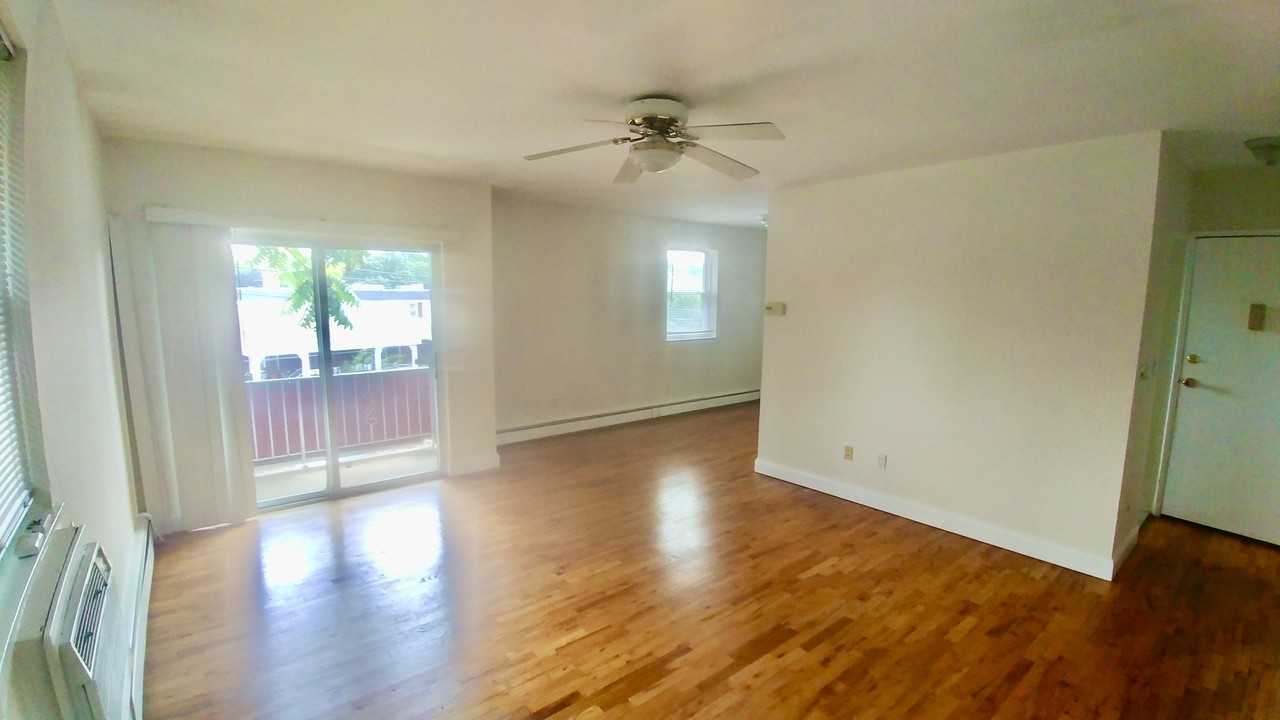 1055 Cortlandt Avenue - Photo 2 of 5