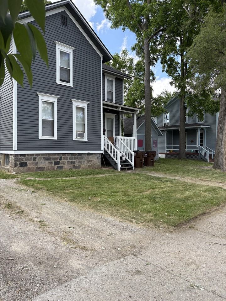 213 Ballard St - Photo 2 of 16