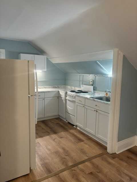 213 Ballard St - Photo 3 of 16