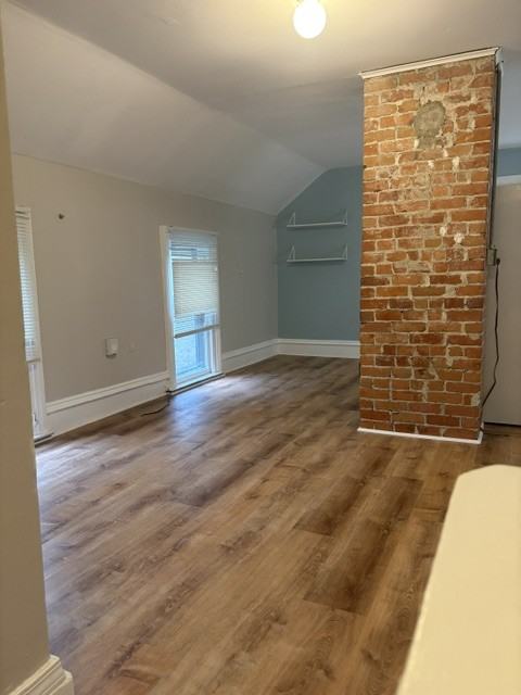 213 Ballard St - Photo 6 of 16