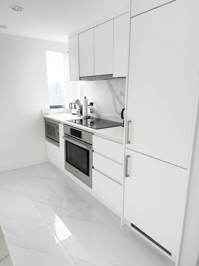 1060 Alberni St - Photo 4 of 11
