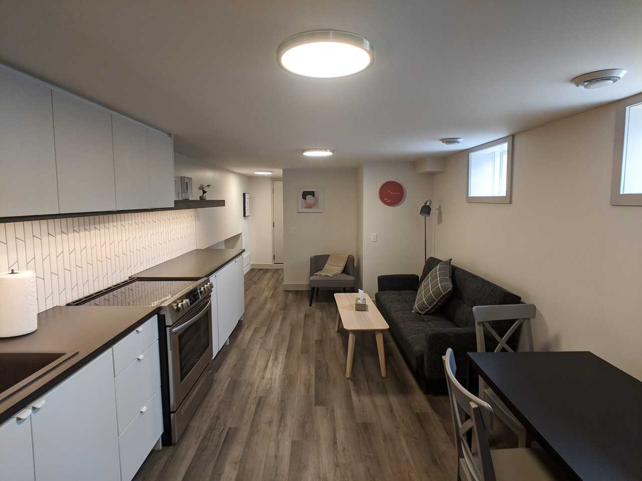 205 Bathurst Street - Photo 5 of 12