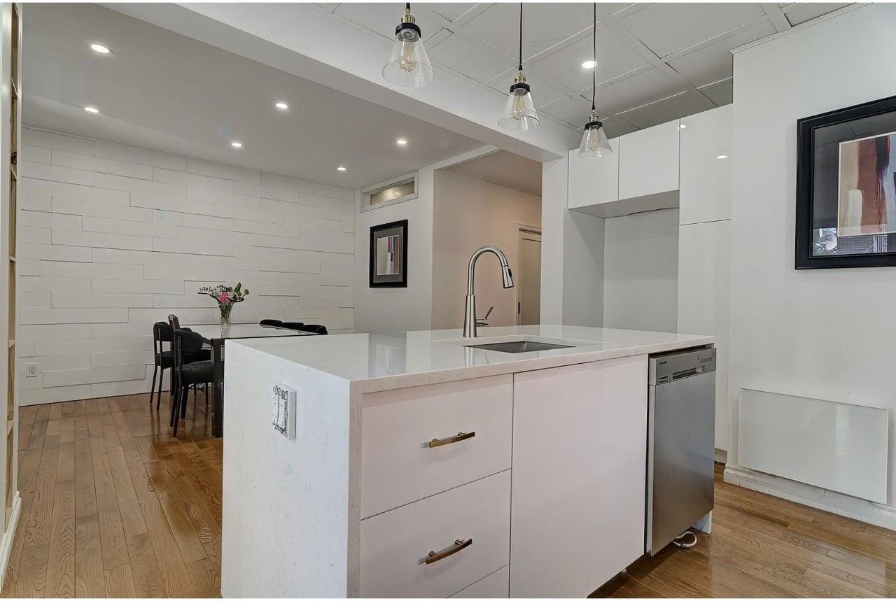 8955 Rue De Reims - Photo 4 of 12