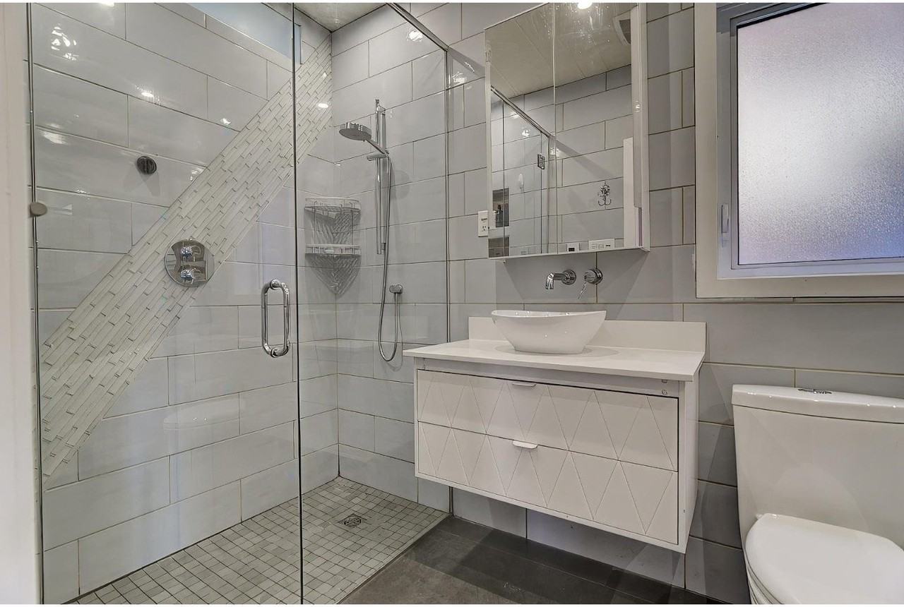8955 Rue De Reims - Photo 6 of 12