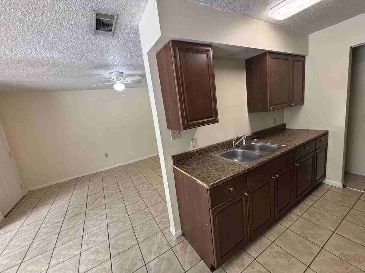 904 Sw 62nd Ter - Photo 4 of 10