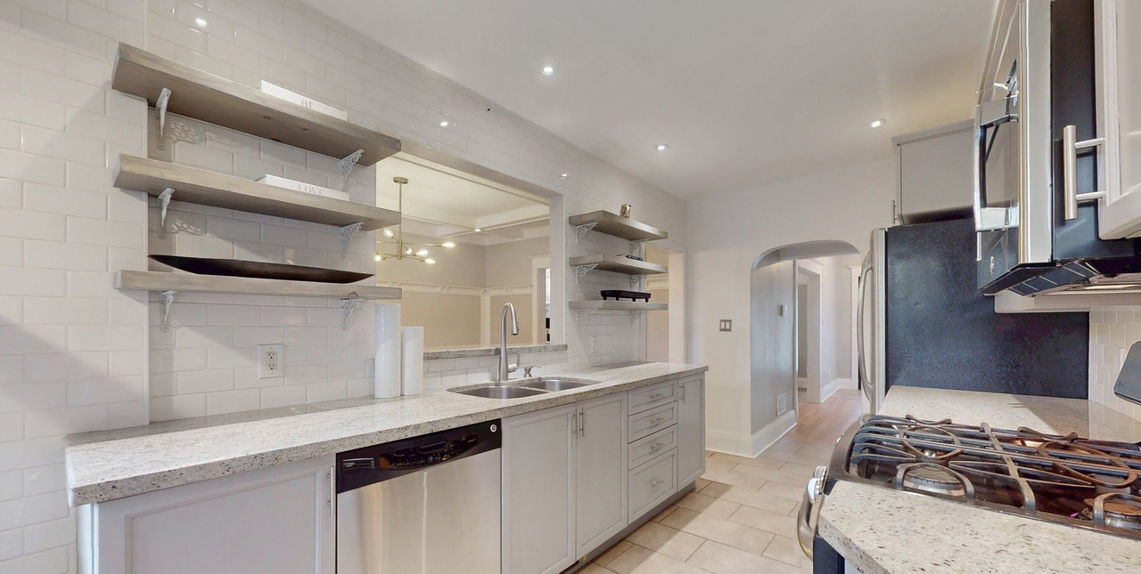 107 Woodbine Avenue - Photo 5 of 32