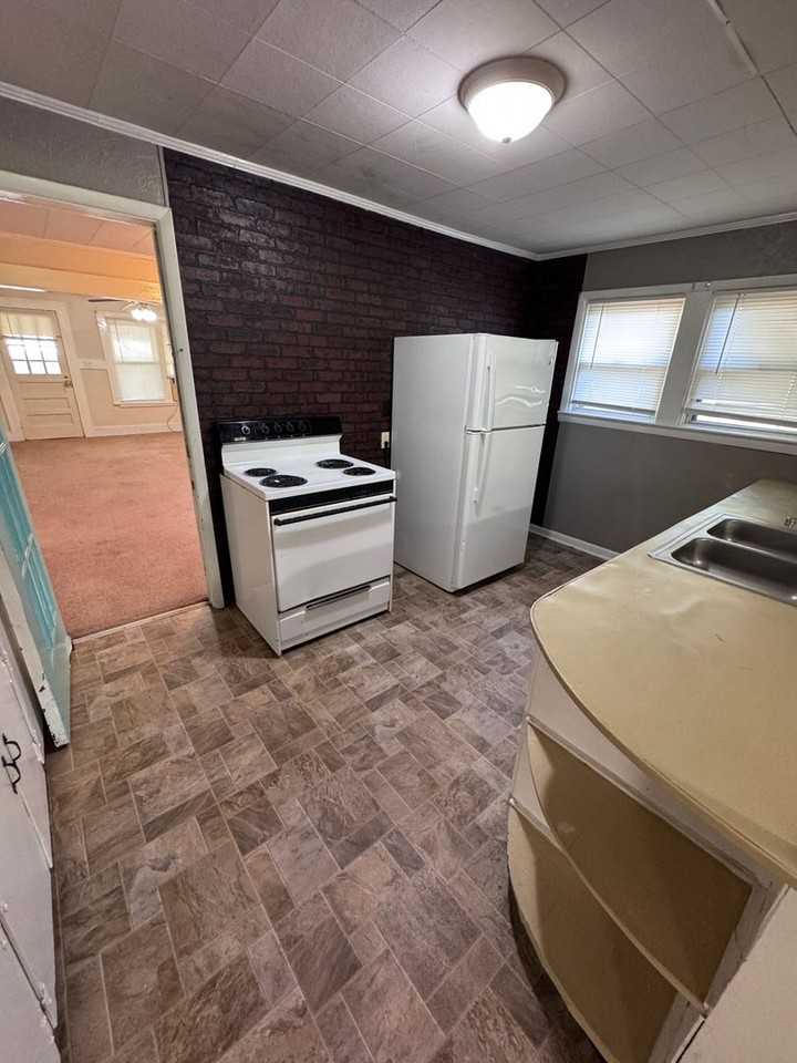 1306B Church Ave Se - Photo 5 of 12