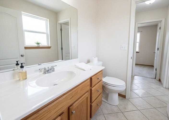 1705 S 11th St - Photo 4 of 9
