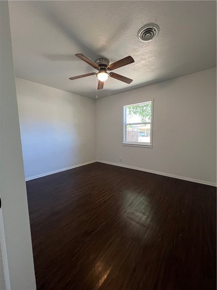 737 N 12th St #B - Photo 5 of 17