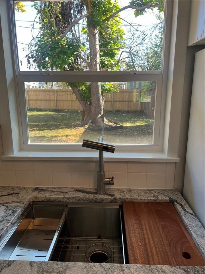 737 N 12th St #B - Photo 6 of 17