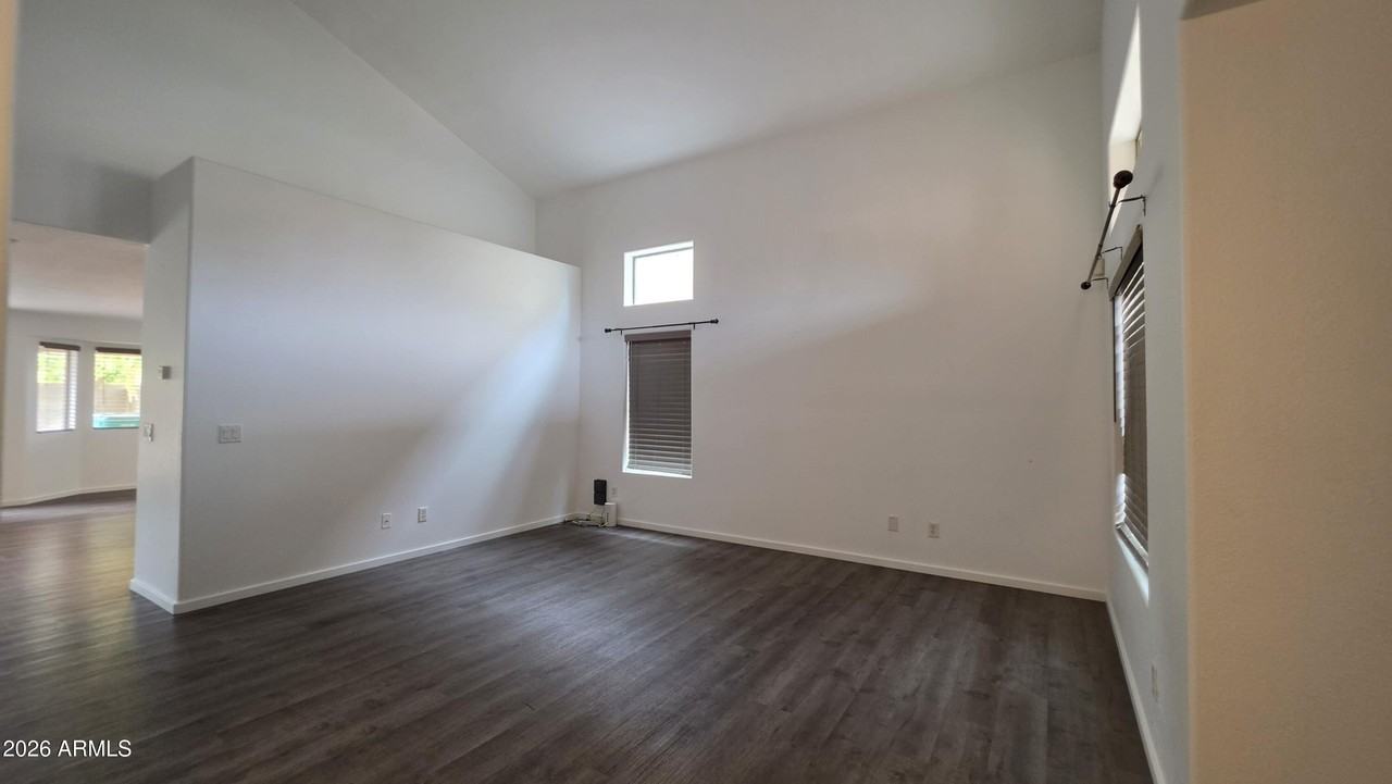 42065 W Hillman Dr - Photo 3 of 16