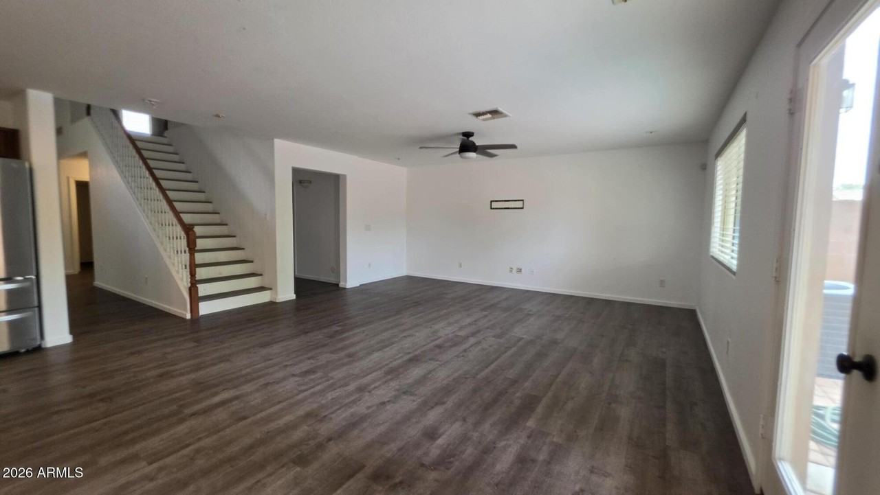 42065 W Hillman Dr - Photo 5 of 16
