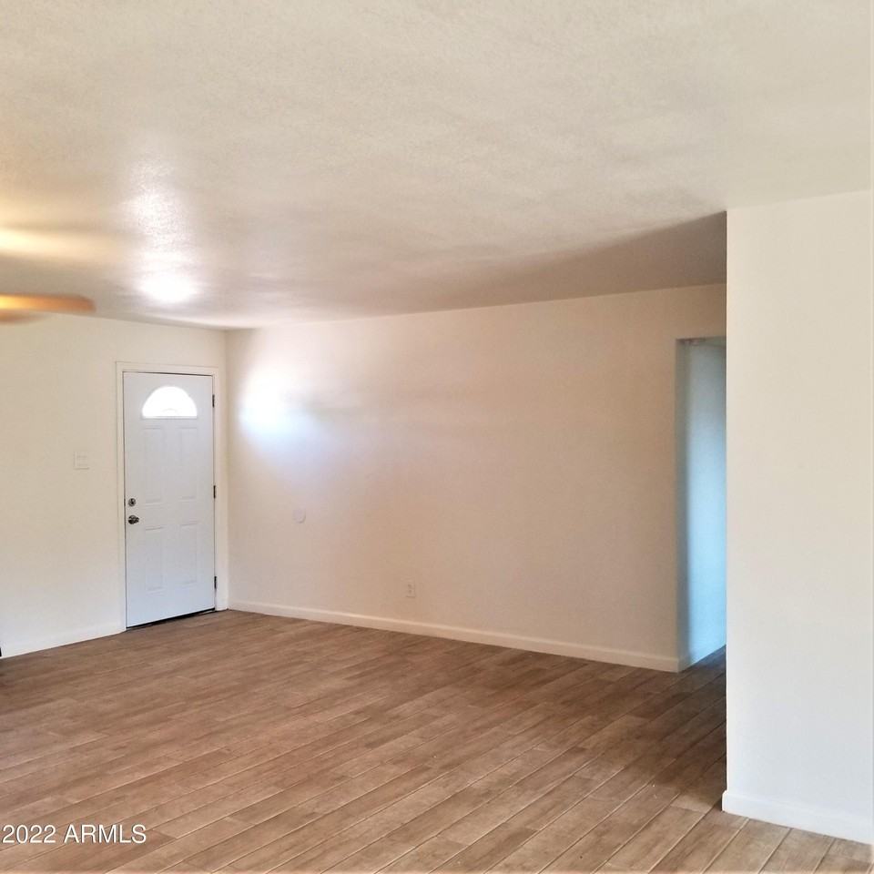 2959 N 53rd Pkwy - Photo 3 of 13