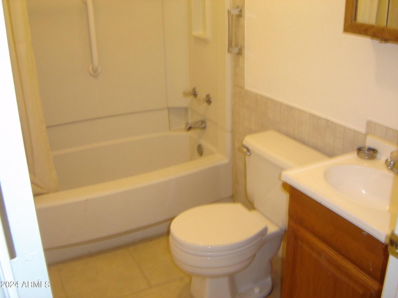 450 Palm Dr #1 - Photo 4 of 7