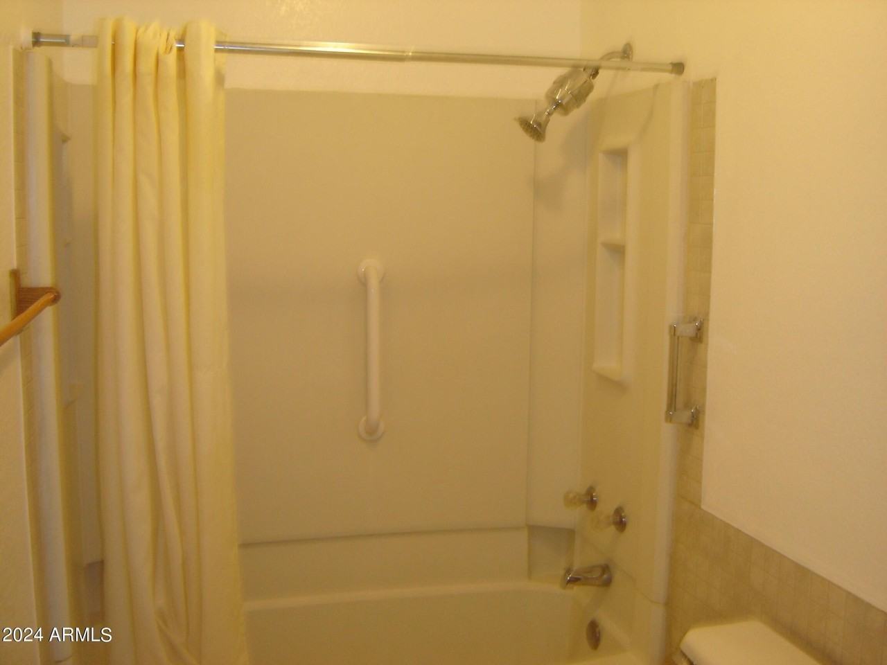 450 Palm Dr #1 - Photo 5 of 7