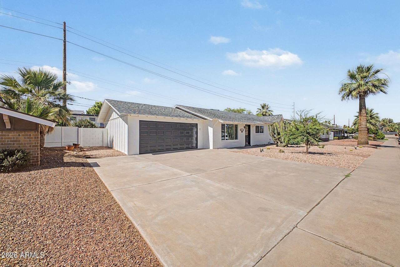 8725 E Coronado Rd - Photo 2 of 43
