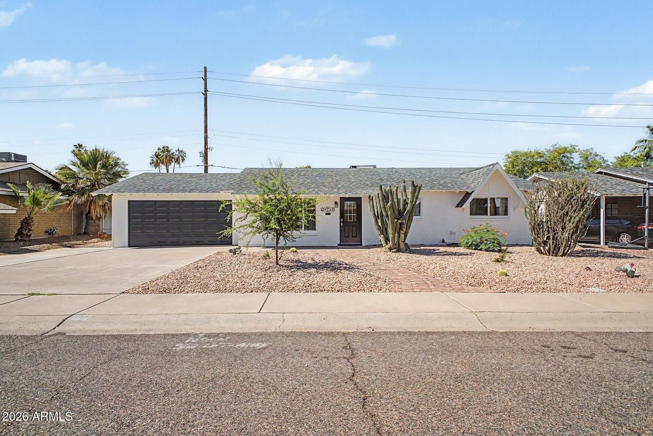 8725 E Coronado Rd - Photo 3 of 43