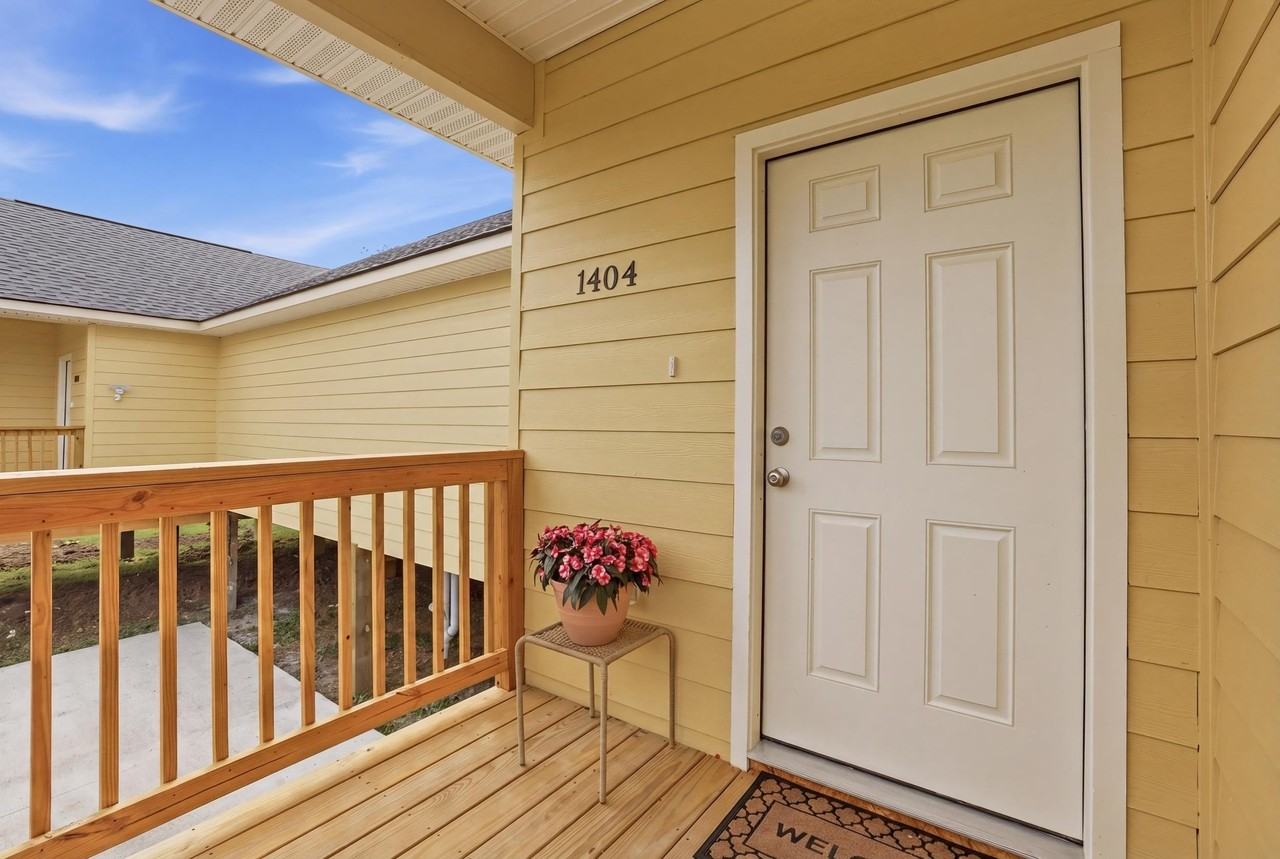 1406 Bonvillain St - Photo 2 of 17