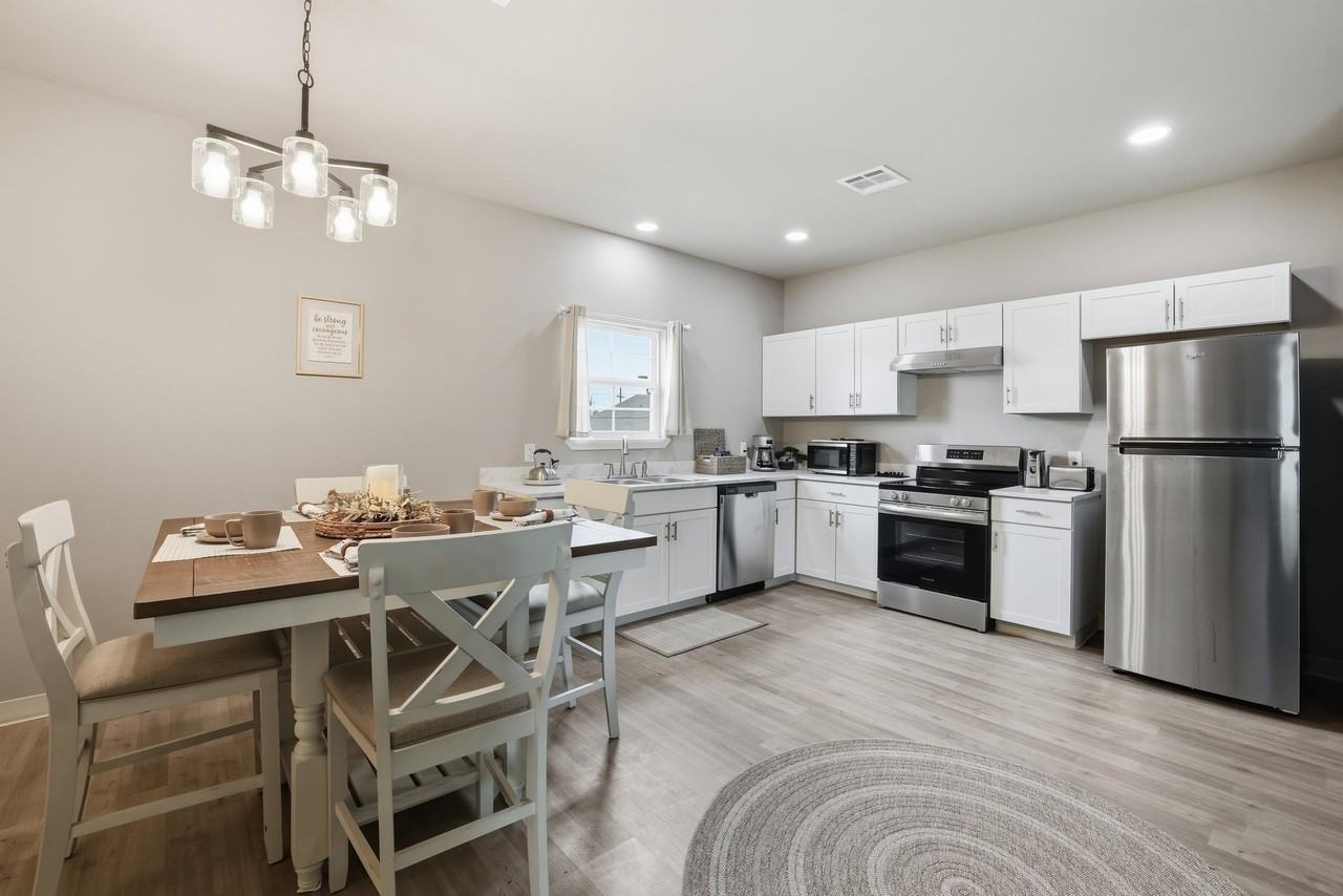 1406 Bonvillain St - Photo 6 of 17