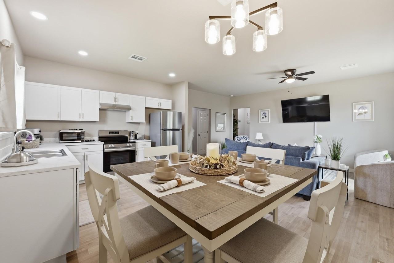 1406 Bonvillain St - Photo 7 of 17