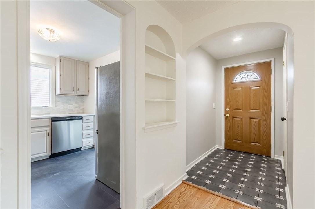 345 Colebourne Rd - Photo 2 of 23