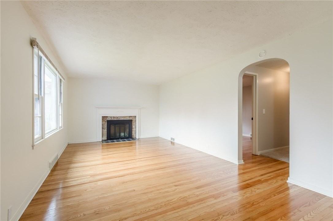 345 Colebourne Rd - Photo 3 of 23