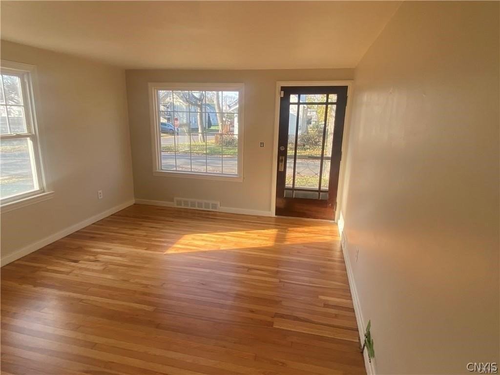 106 Hazelhurst Ave #0 - Photo 3 of 12
