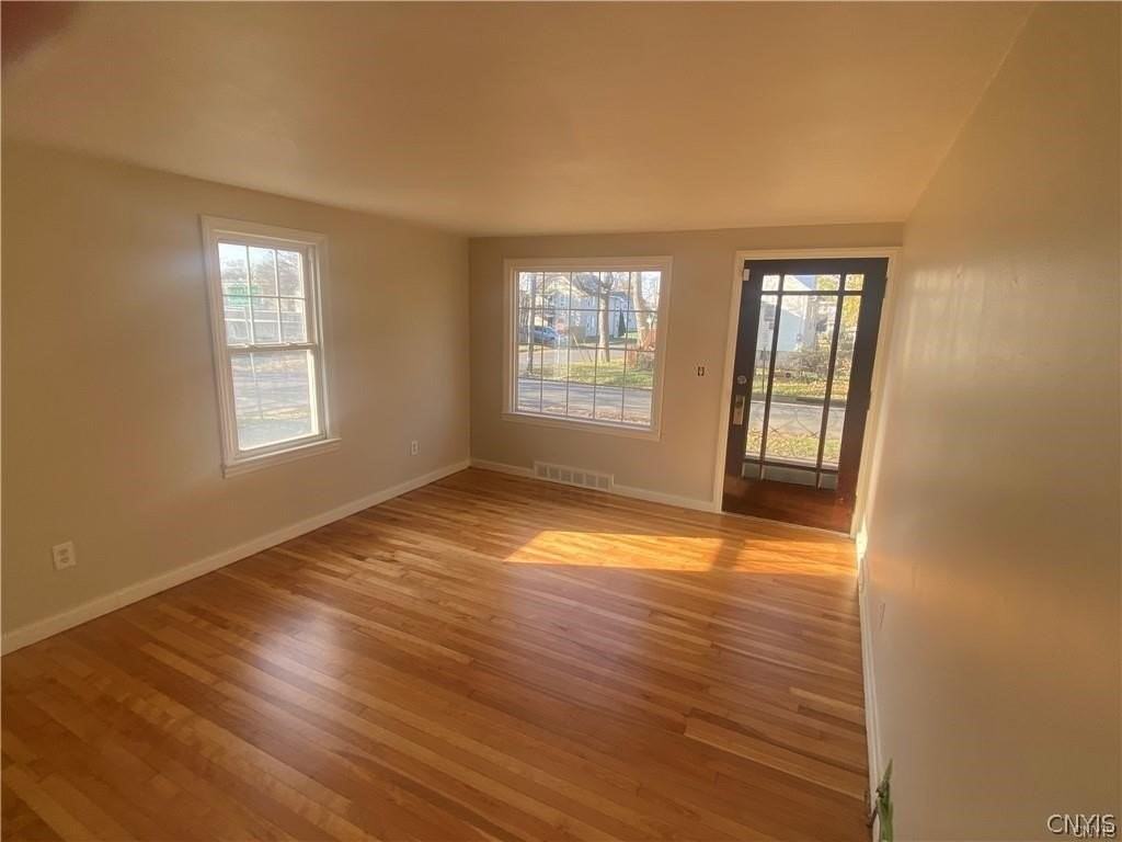 106 Hazelhurst Ave #0 - Photo 4 of 12