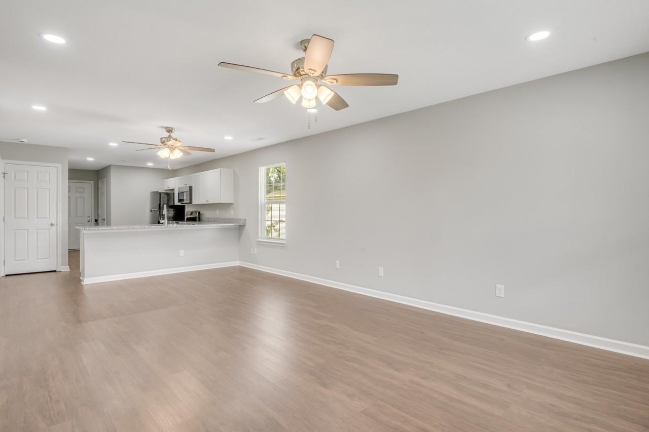 1906 Blackford St - Photo 4 of 31