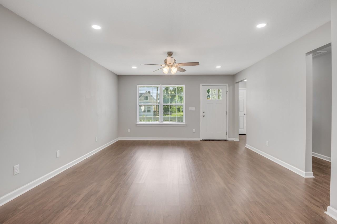 1906 Blackford St - Photo 6 of 31