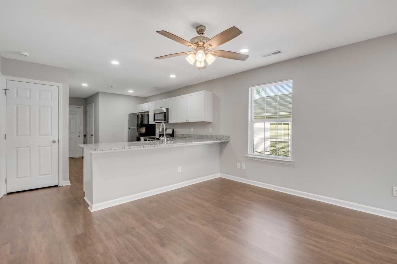 1906 Blackford St - Photo 7 of 31