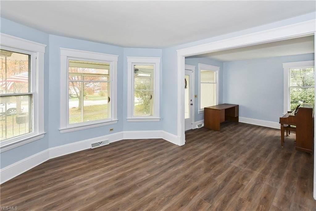 5732 Lake St - Photo 2 of 21