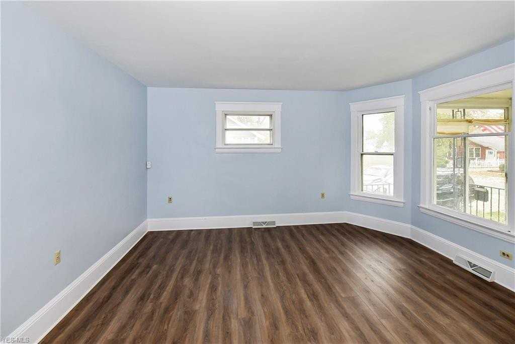 5732 Lake St - Photo 3 of 21