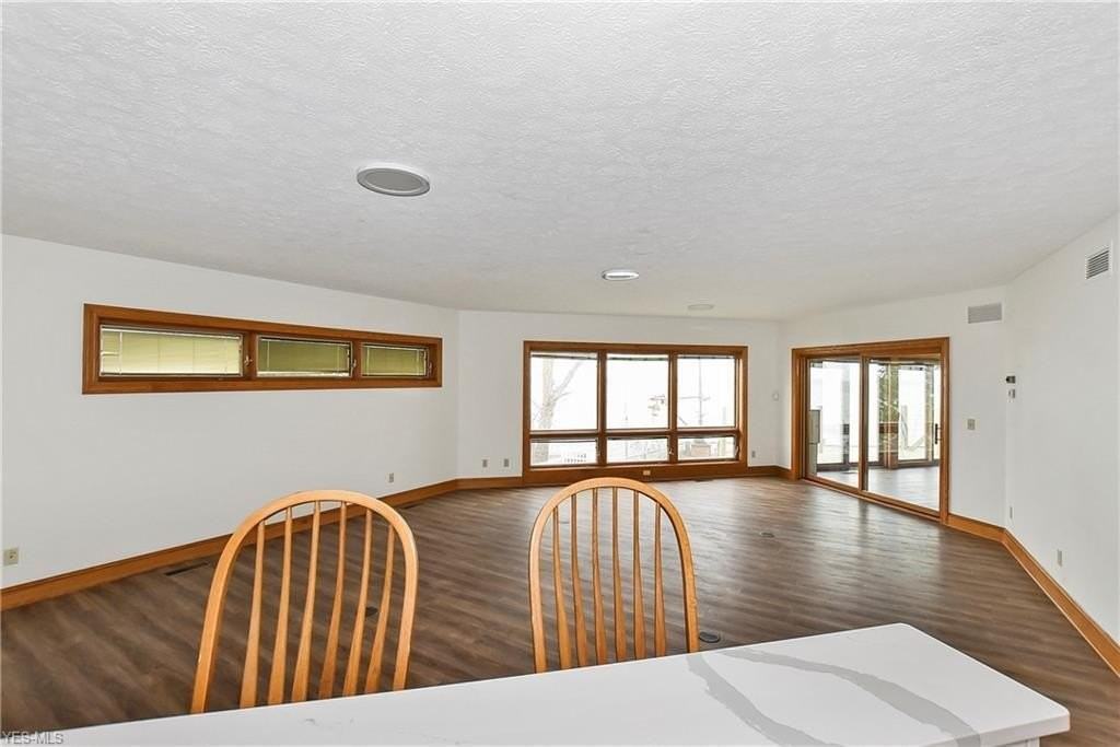 5732 Lake St - Photo 7 of 21