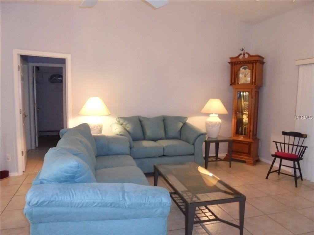4695 Blueridge St - Photo 4 of 20