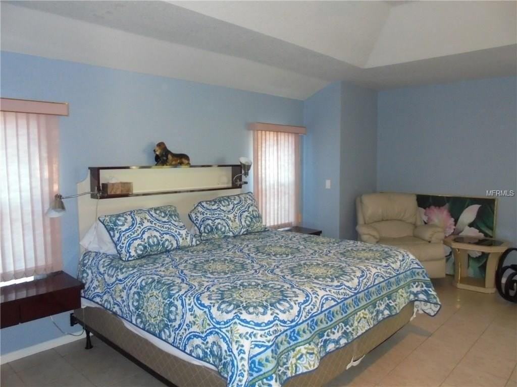 4695 Blueridge St - Photo 7 of 20