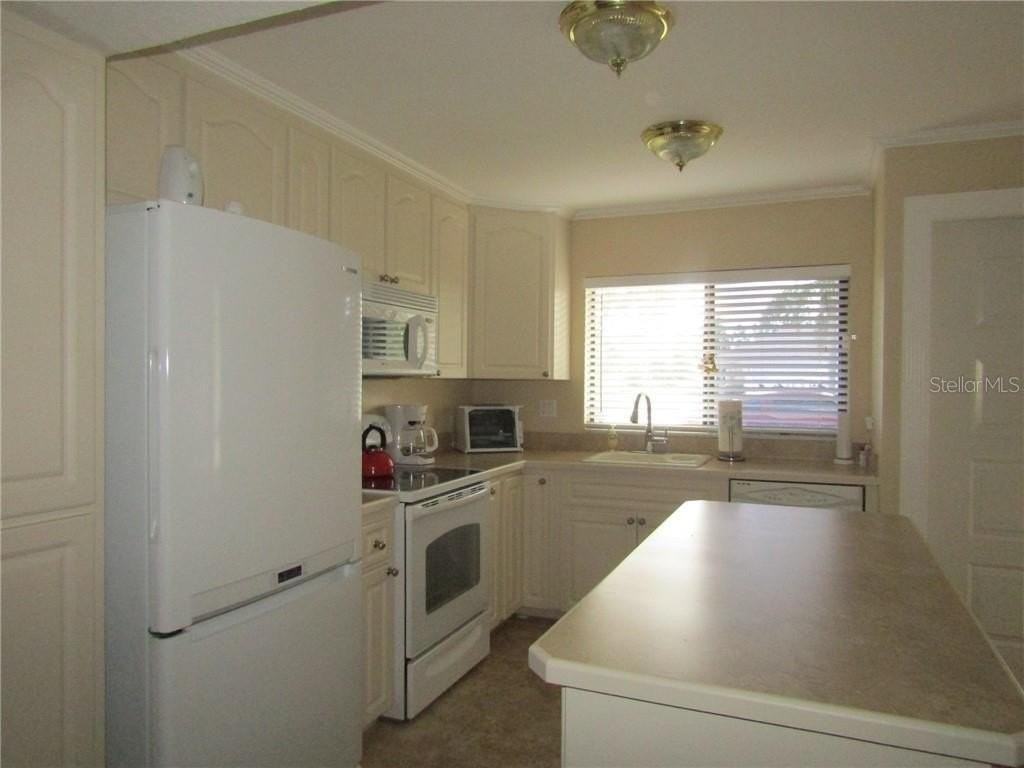 1211 Saxony Cir - Photo 3 of 13