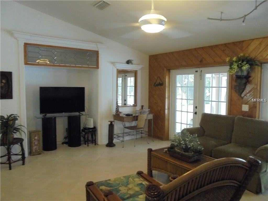 5022 Bayberry St - Photo 2 of 17