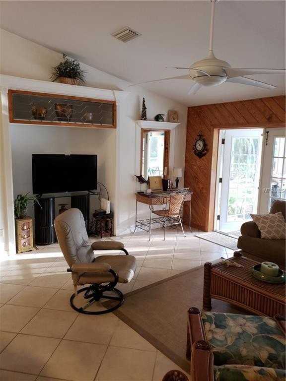 5022 Bayberry St - Photo 7 of 17