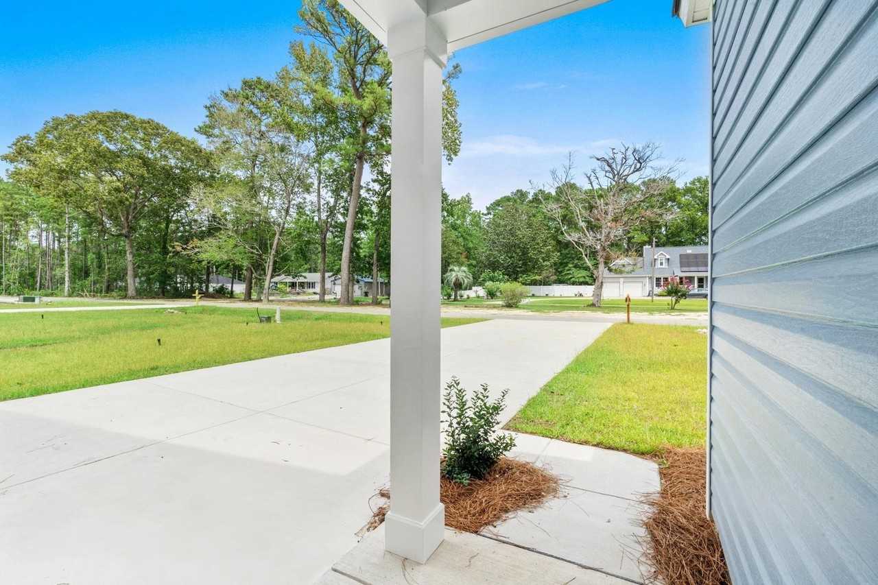 1039 Harbor Dr - Photo 4 of 41