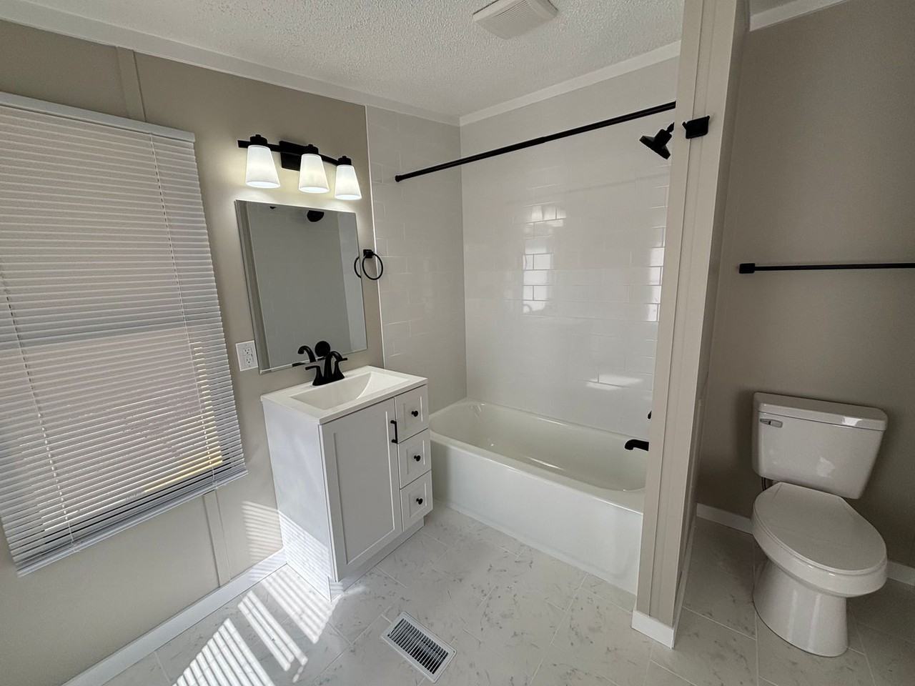 135 Neighbors Dr - Photo 6 of 8