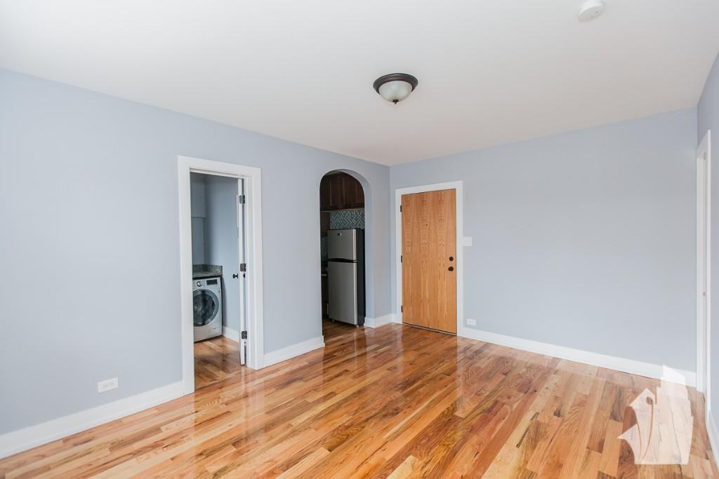 550 W Arlington Pl #811 - Photo 3 of 8