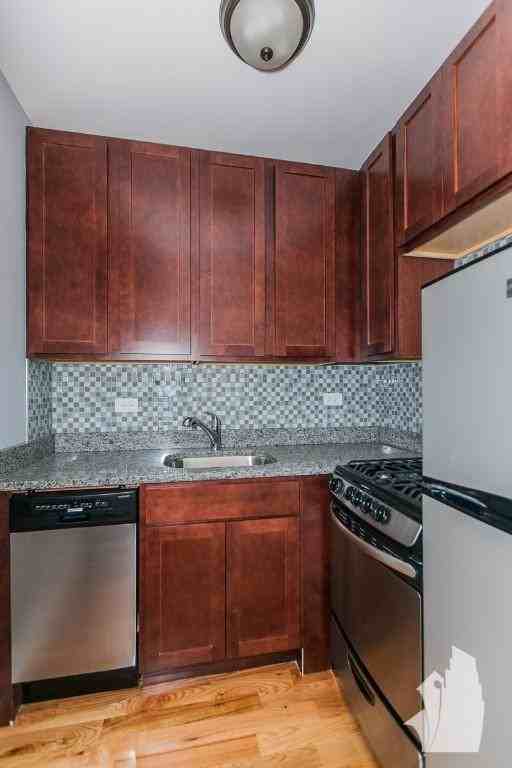 550 W Arlington Pl #811 - Photo 4 of 8